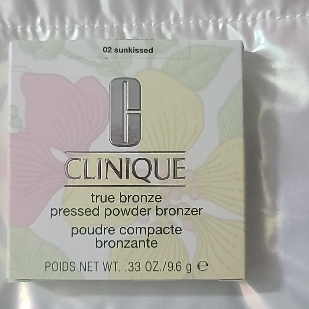 Clinique True Bronze Pressed Powder Bronzer in Sunkissed